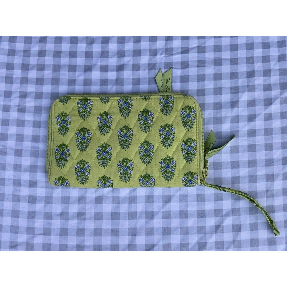 Vera Bradley Retired Citrus‎ Zip Around Wallet Green Blue Flowers 8 X 5 - Picture 2 of 7